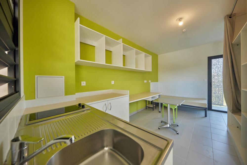 Intérieur d'un logement étudiant de la résidence Lemuria à Saint-Pierre ©Hervé Douris