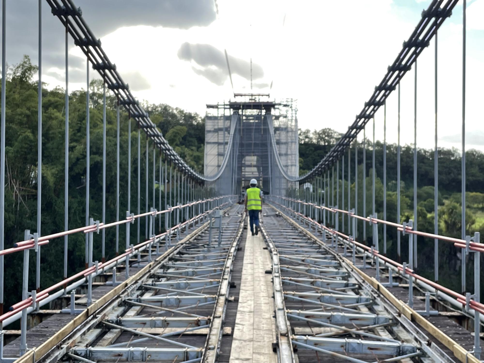 Le Pont Suspendu de la Rivière de l'Est - Île de La Réunion - En travaux
