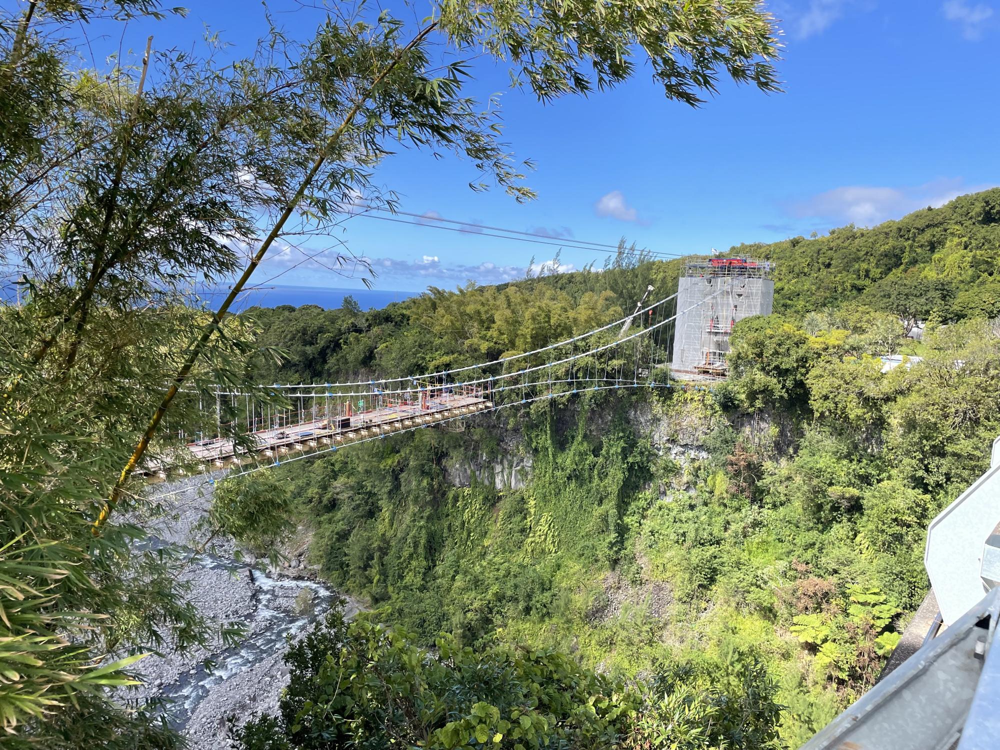 Le Pont Suspendu de la Rivière de l'Est - Île de La Réunion - En travaux